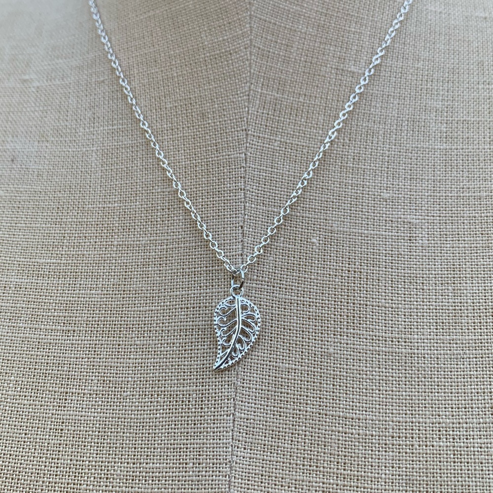 NWT Sterling Silver Plated Chain & Leaf Charm Necklace - Picture 5 of 11